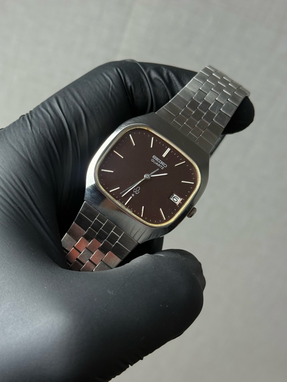 Vintage 1980 Seiko Quartz Emblem 4122-5010 Men’s Watch, Date Indicator